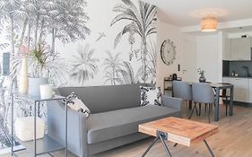 Tropical Apartment - für Freunde&Familien, stadtnah, Parkplatz, E-Ladestation, Gitterbox für Fahrräder, Fitnessstudio, digitale Gästemappe mit Restaurant- und Unternehmenstipps